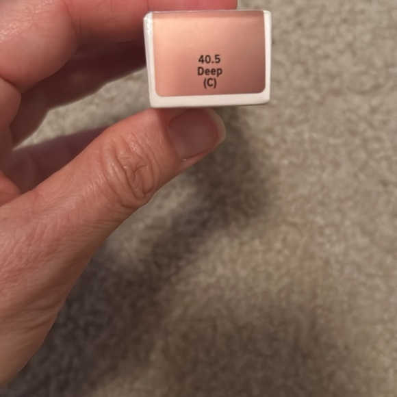 Full Coverage Concealer - Deep - Picture 3 of 6